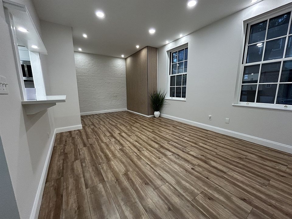 2nd image of 17 Bowdoin St APT 1B
