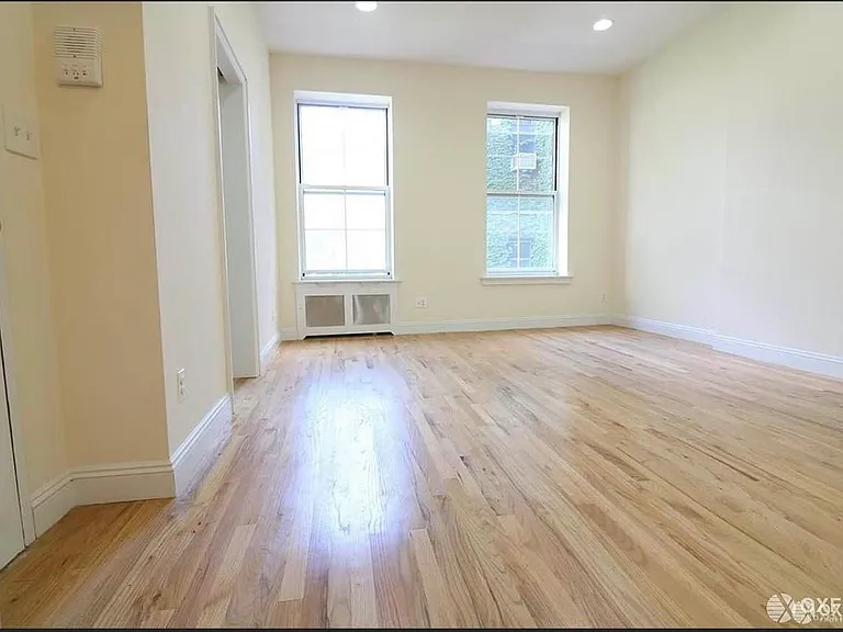 85 Washington Pl #3A — Photo 2