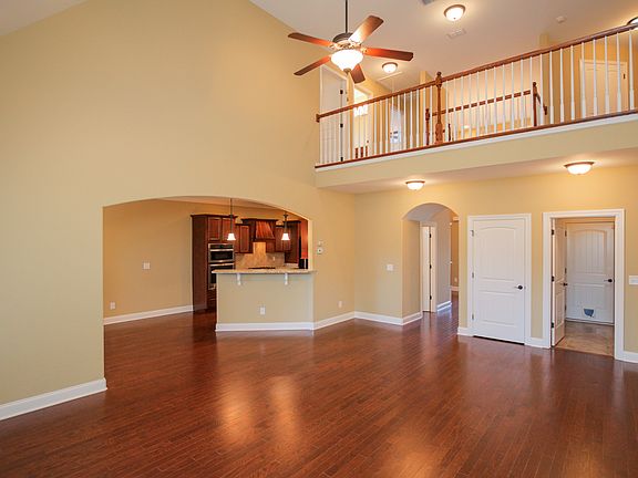 open floor plan w/ hardwoods