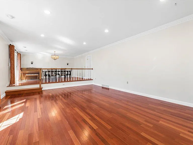 300 Old York Rd — Photo 2