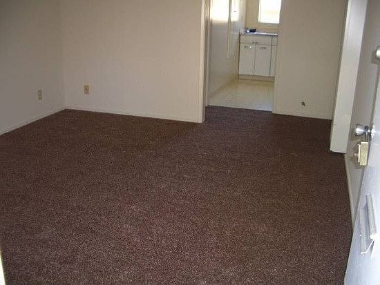 4th image of 470 S 2nd St APT 3
