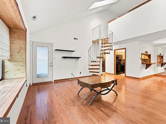 4th image of 4703B Dunbarton Rd