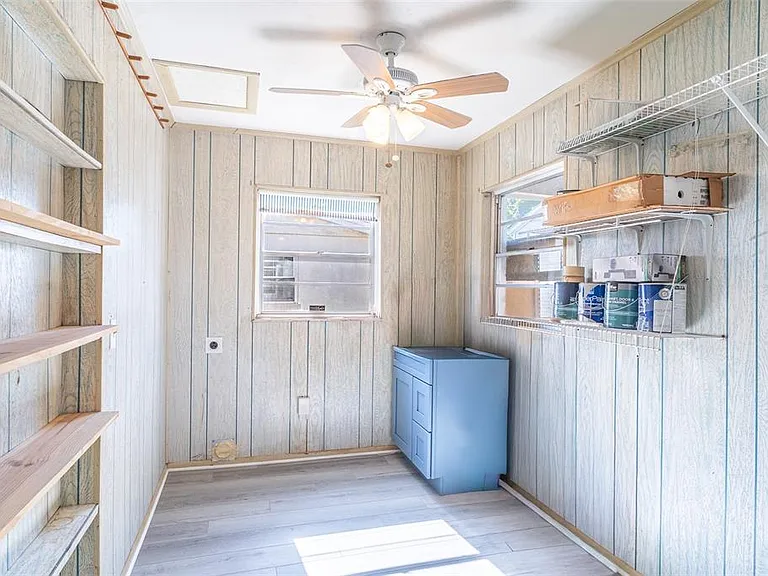 2420 Avenue A NW — Photo 17