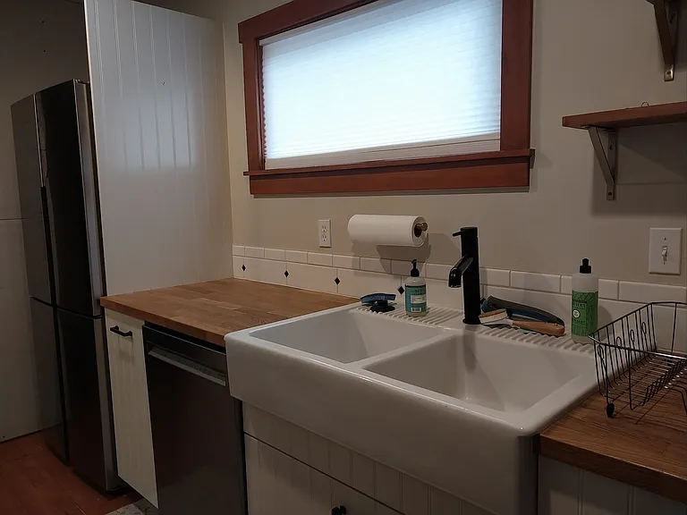 Farmhouse sink