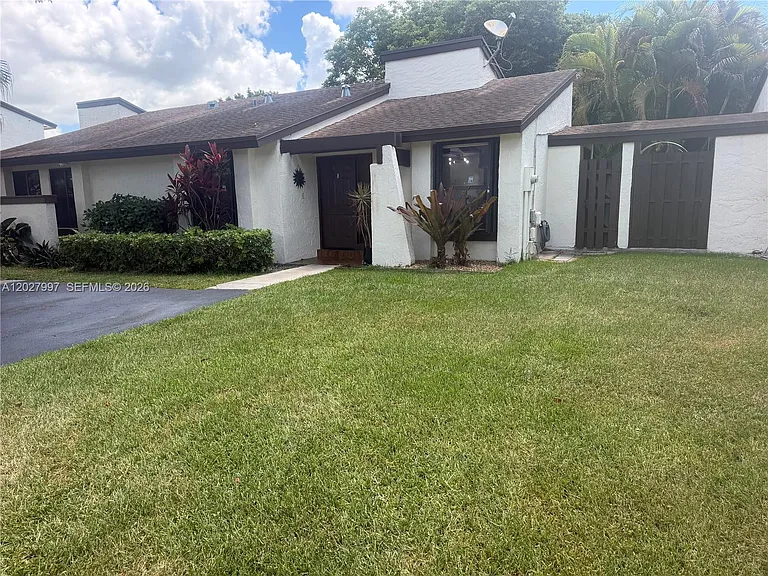 7105 SW 127th Ct #7105 — Photo 1