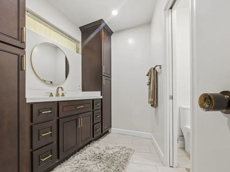 6524 S Holt Ave — Photo 7