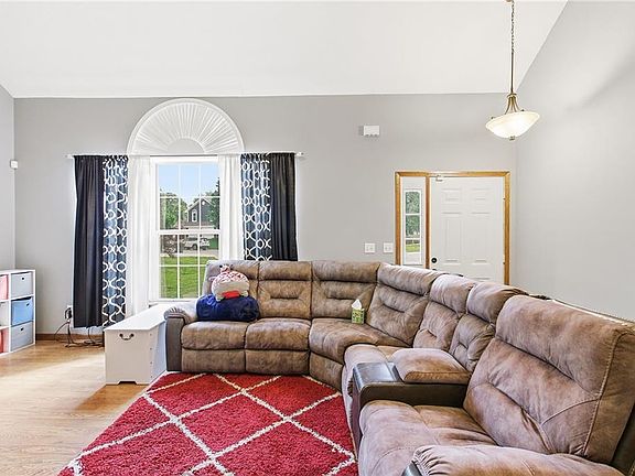 4th image of 1005 NW Pennington Pl