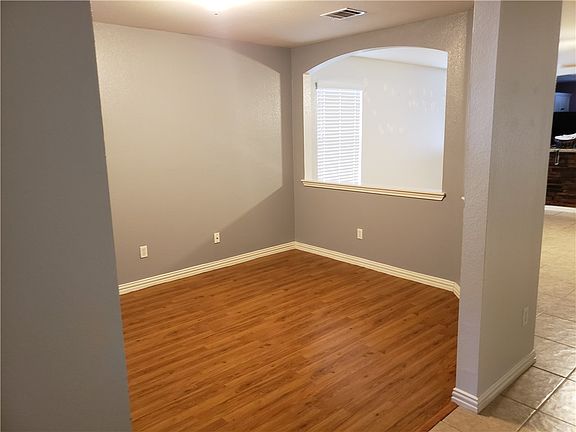 3rd image of 203 Creek Ledge Dr