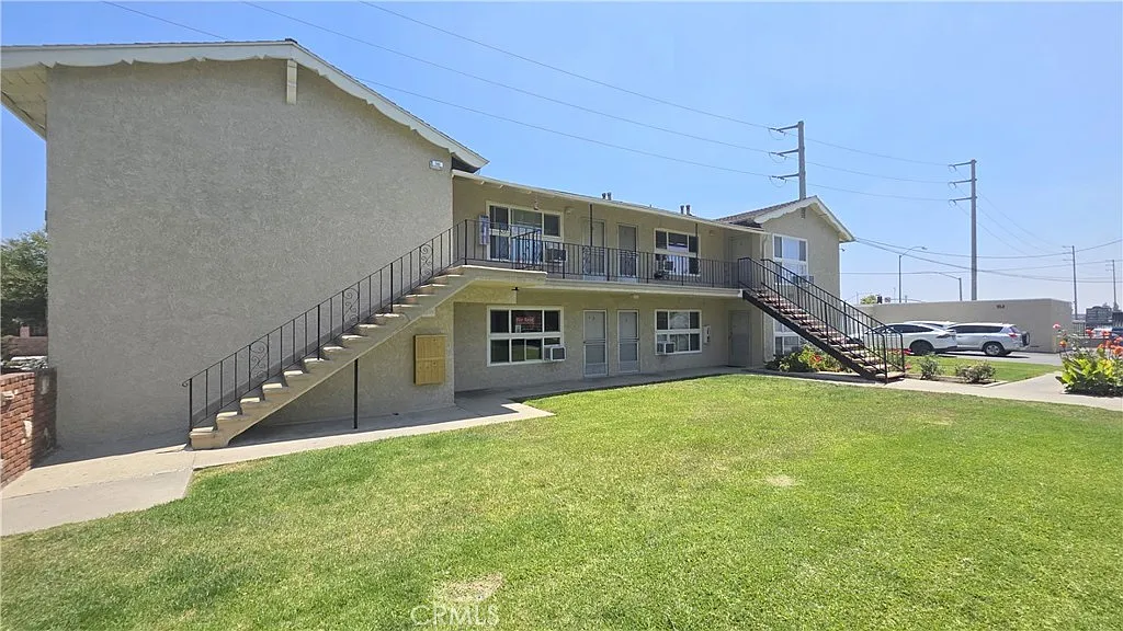 Building Photo - 2334 E Santa Fe Ave #2