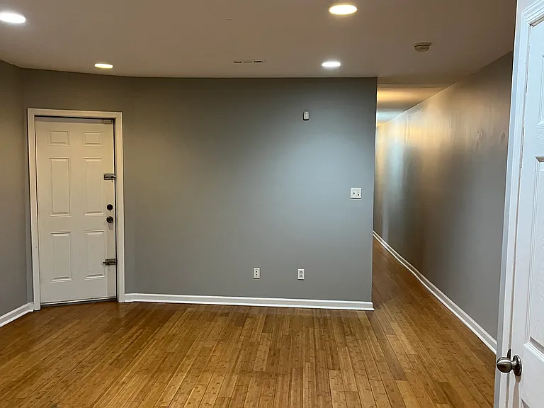 1928 W Diamond St #1 — Photo 6