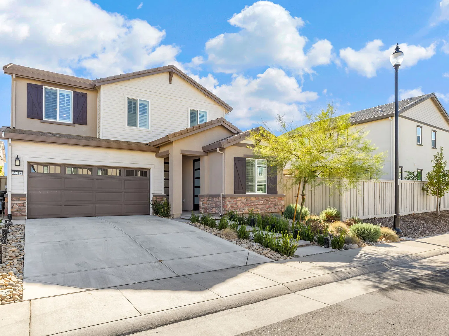 4 bed, 3.5 bath, 2433 sqft, $3,700 — Photo 4