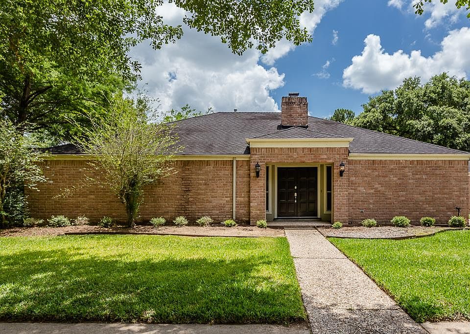 1st image of 15839 Pine Mountain Dr