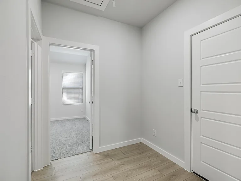 1136 Del Rio Dr — Photo 13