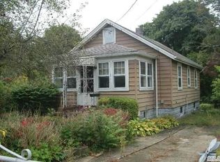 12 Pinecrest Pl, Selden, NY 11784