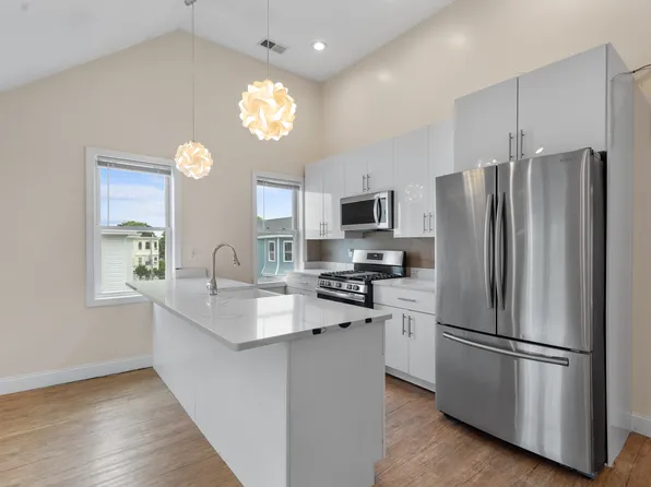31 Penn St #C, Providence, RI 02909