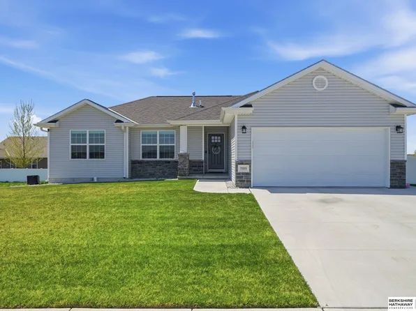 7355 N 11th St, Lincoln, NE 68521