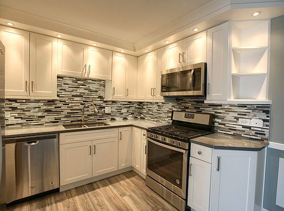 3rd image of 4827 W 109th St APT 303