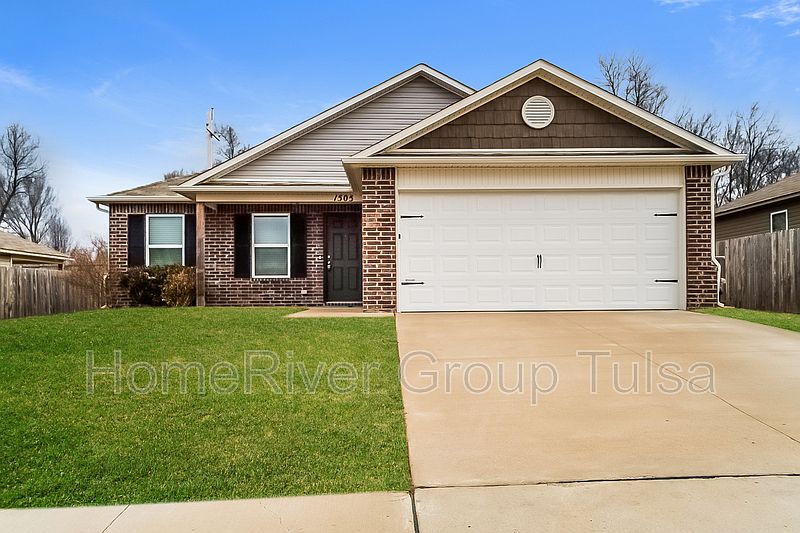 1st image of 1505 N 31st St