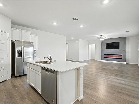 4th image of 211 Exploration Way