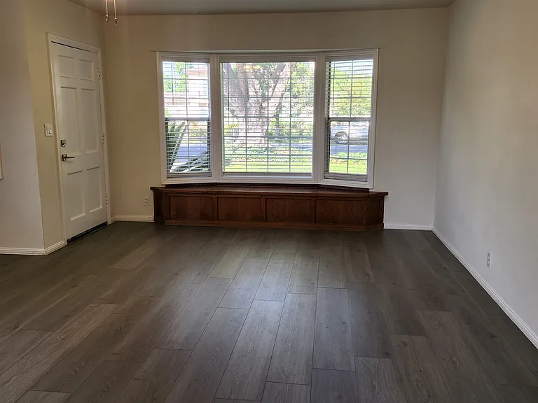 1310 Mayflower Ave — Photo 11