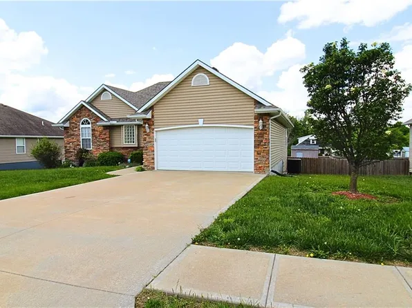 1009 Charles St, Knob Noster, MO 65336