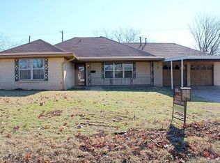 106 Oakside Dr, Moore, OK 73160