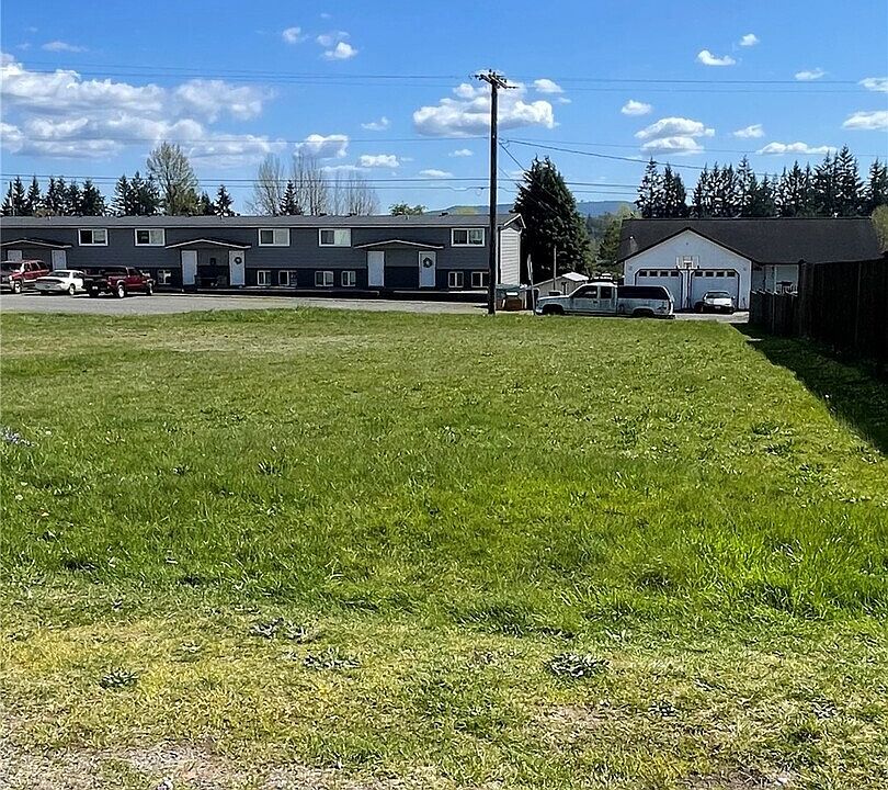 2nd image of 606 W Waldrip