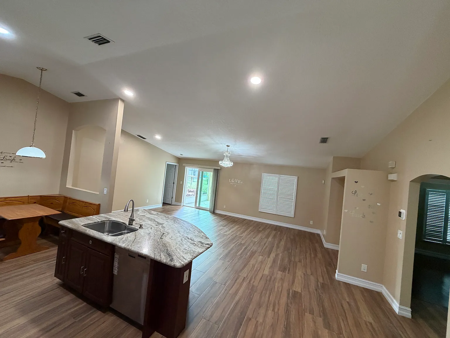 3 bed, 2000 sqft, $2,550 — Photo 4