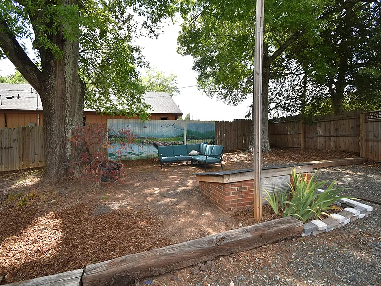 2603 W Carver St — Photo 5