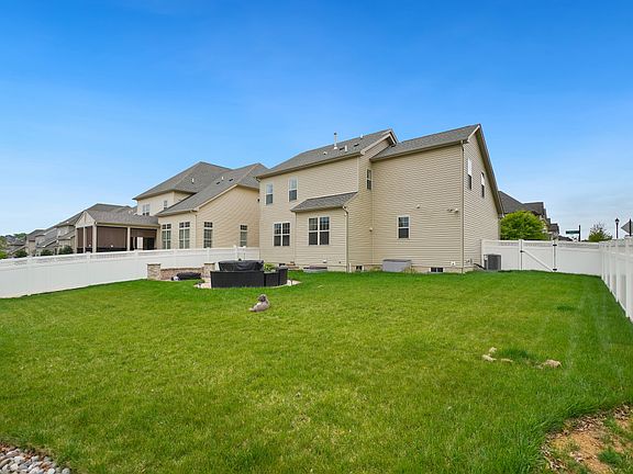 3rd image of 10800 Pitch Cir