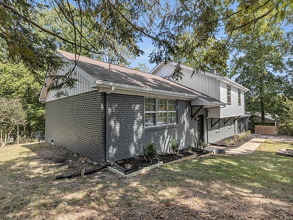 2nd image of 803 Brynewood Park Ln