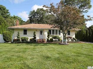3 Division St, Holtsville, NY 11742