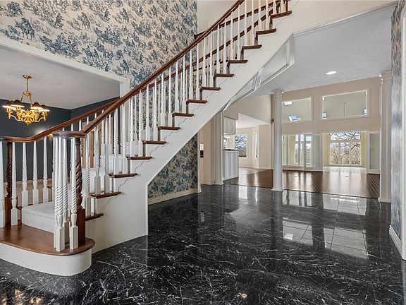 3rd image of 2734 Wolf Springs Rd
