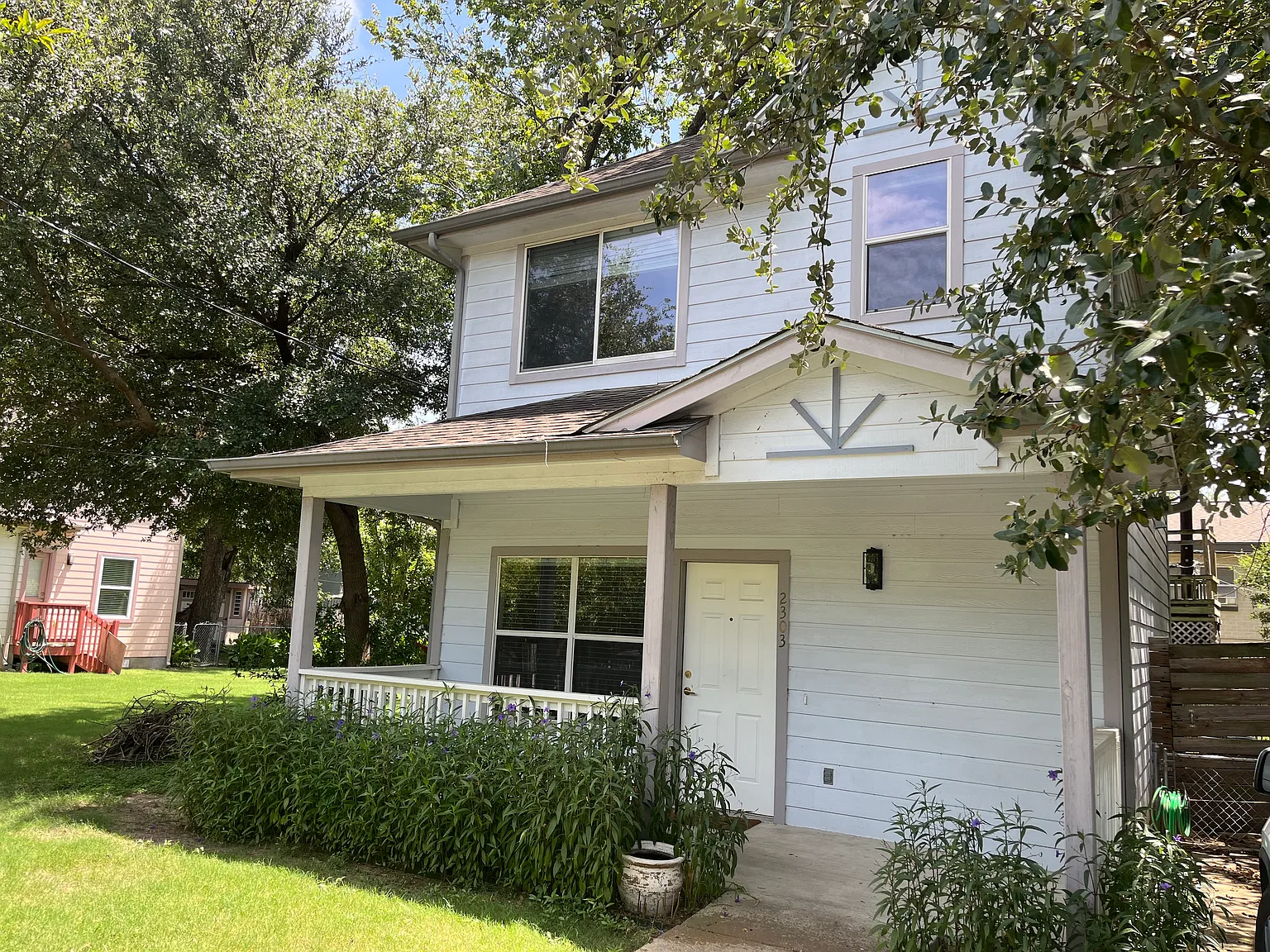 3 bed, 1.5 bath, 1050 sqft, $3,150 — Photo 2