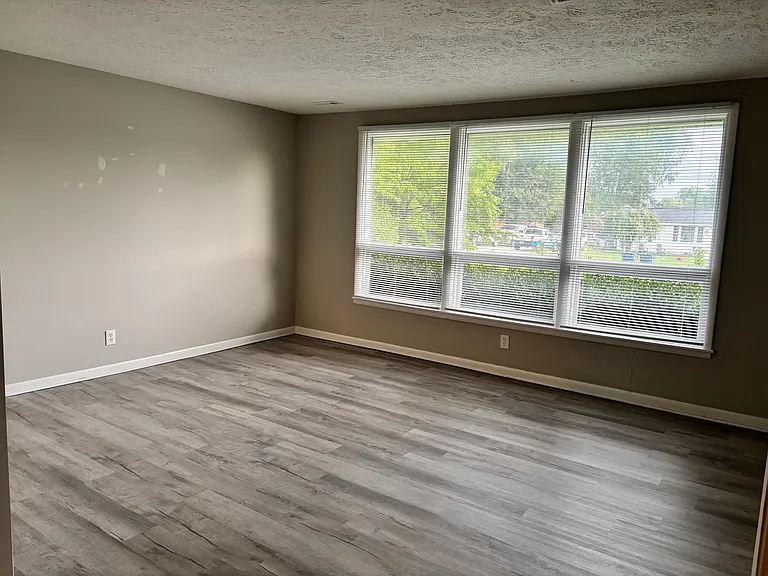 103 Hutchinson Dr — Photo 6