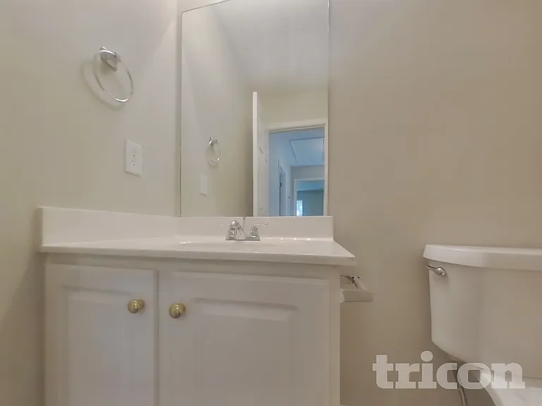 102 W Oaks Pl — Photo 13