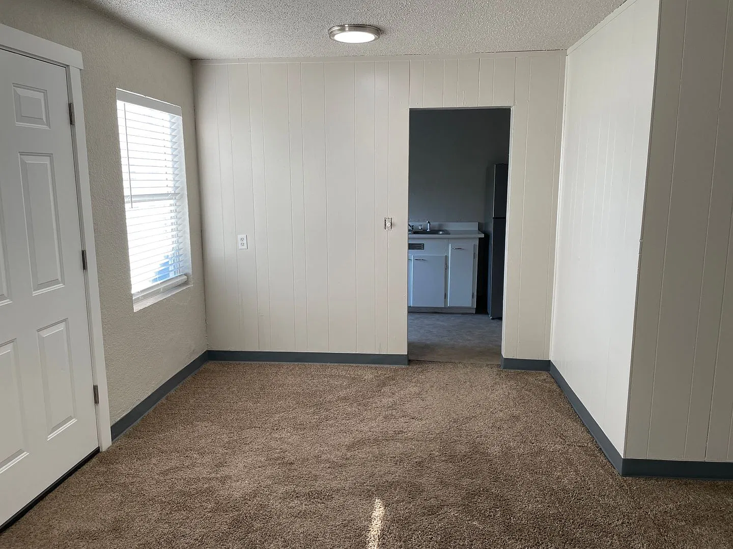 207 & 223 N Hemlock St — Photo 3