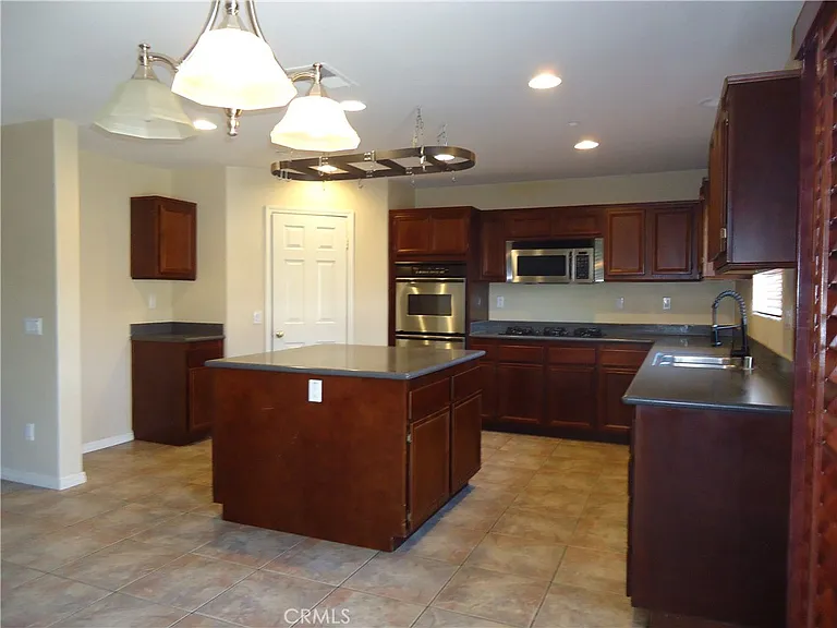 1093 Tangerine Dr — Photo 4