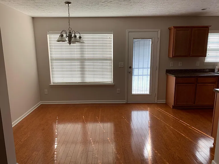 1105 Silvermoon Dr — Photo 5