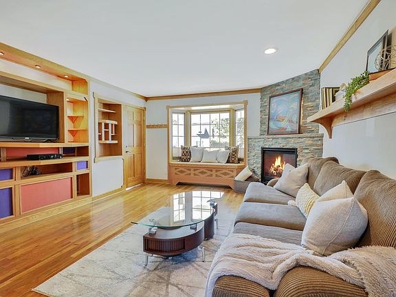 5th image of 1385 Little Neck Ave