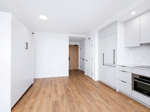 4th image of 13685 102nd Ave #2503