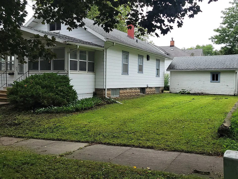 221 Pearl St