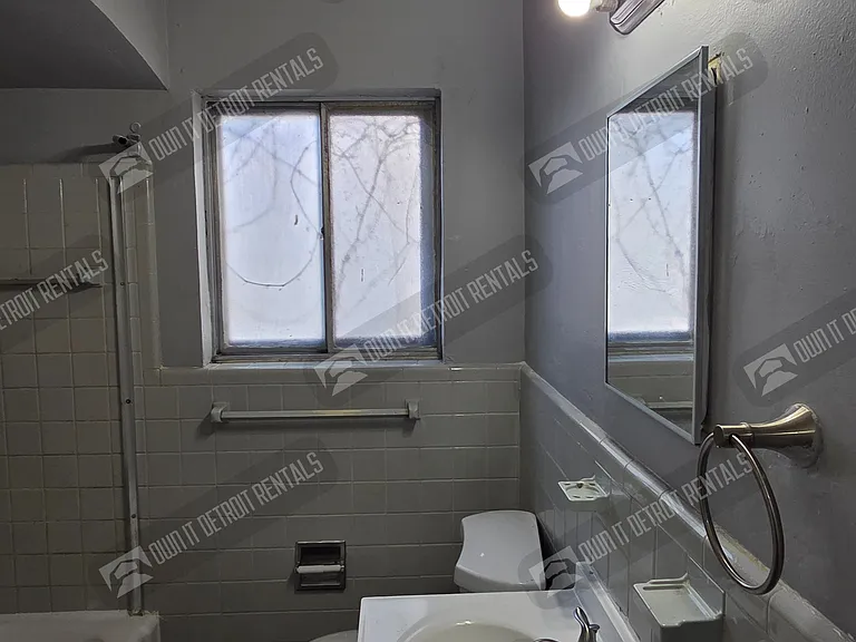 12217 Plainview Ave — Photo 19