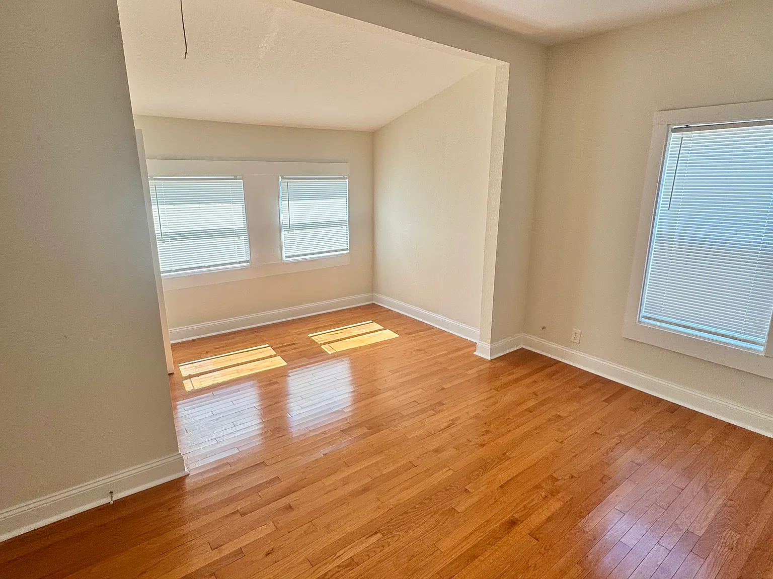 2 bed, 886 sqft, $2,550 — Photo 3