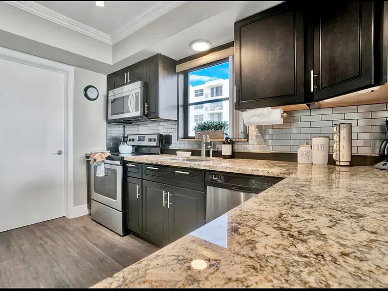 300 Croton Ave #102 — Photo 6