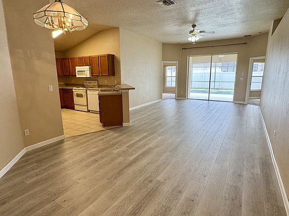 3rd image of 3120 Rawcliffe Rd