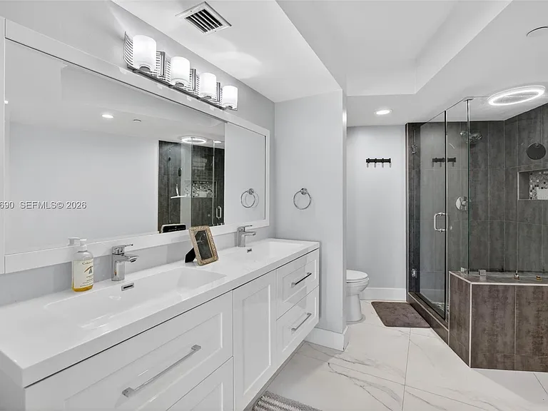 1000 Island Blvd #1410 — Photo 33