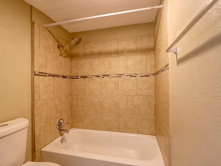 707 Harbour Town Dr #1 — Photo 29
