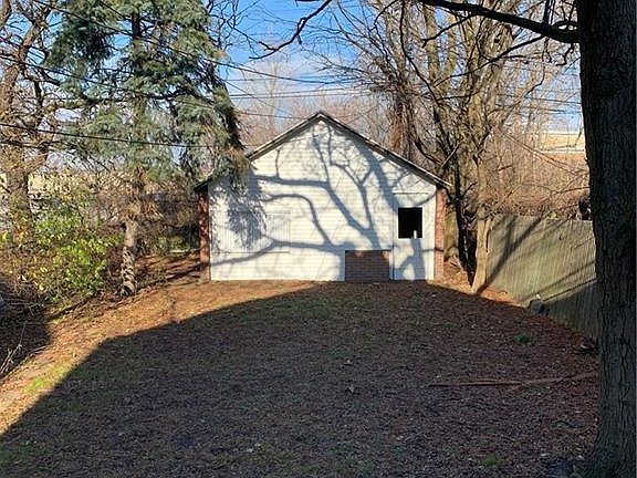 3rd image of 876 Hertel Ave