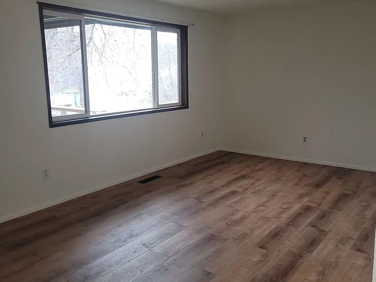533 Doty St — Photo 5